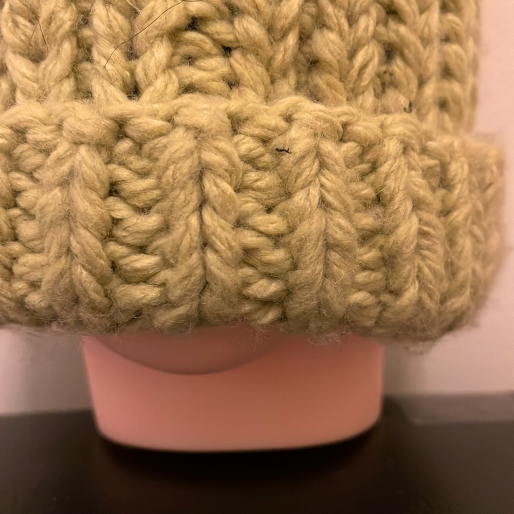 Norla Canada Alpaca Wool POM POM Hat! Super warm Baby it’s cold 🥶 outside - Picture 2 of 3